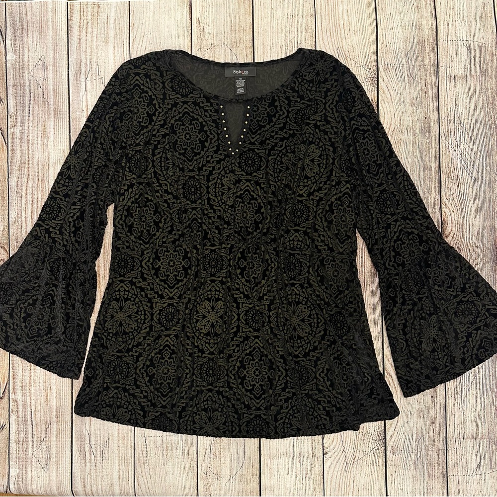 Black Velvet Burnout Womens Blouse 1X Whimsigoth Goth Vampire
Bell Sleeve Vamp